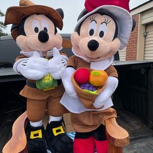 Disney Mickey & Minnie Thanksgiving pilgrim fall Harvest Greeters